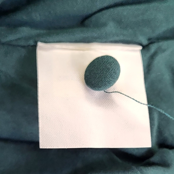 Boden Cropped Metalic Smocked Top in Green and Gold size 6 - Picture 6 of 7